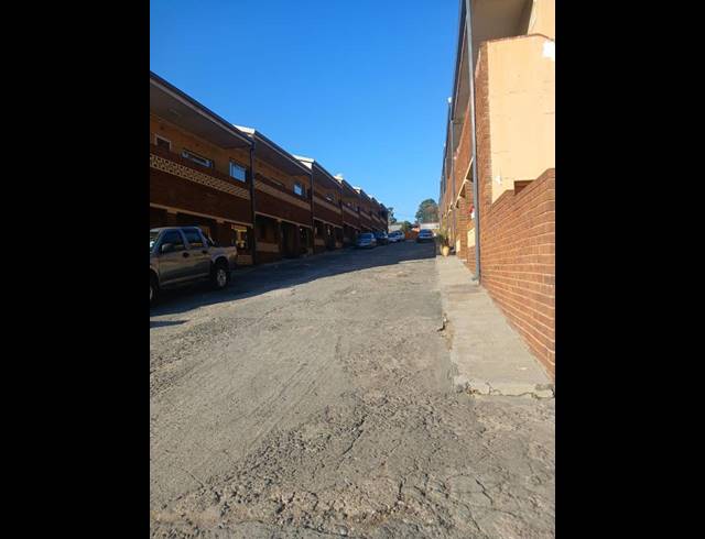 2 BEDROOM APARTMENT FOR SALE IN TURFFONTEIN